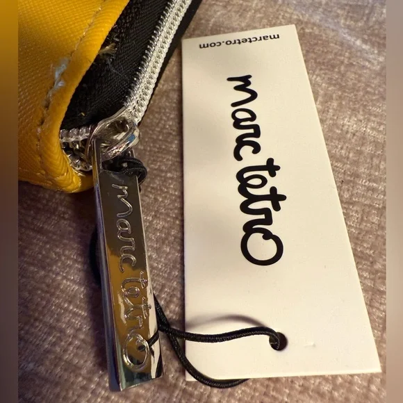 Marc Tetro NWT Adorable Yellow with Black Dachshund 3/4 Zip Around Wallet (P106) - Picture 7 of 7